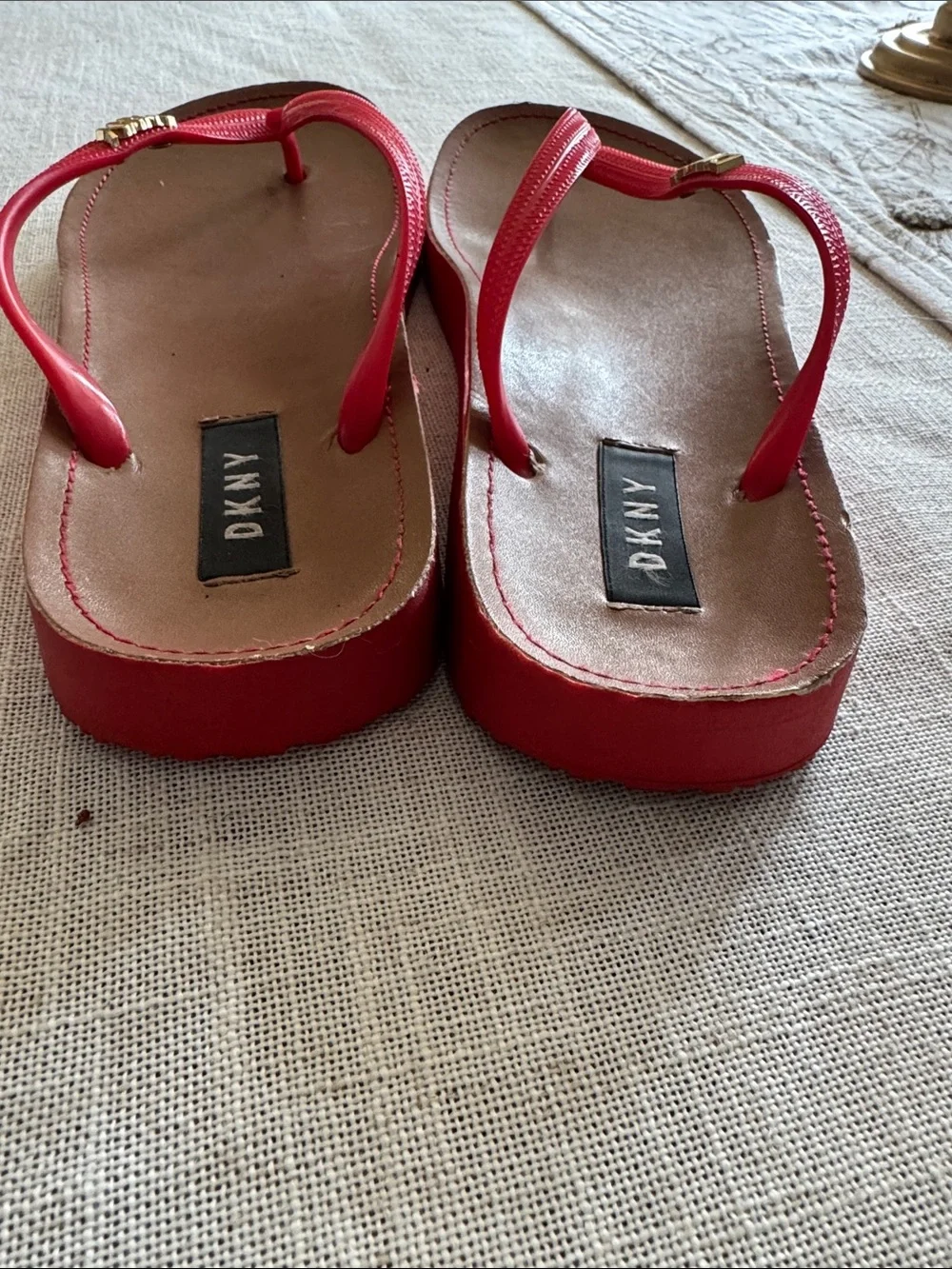 Dkny flip flop